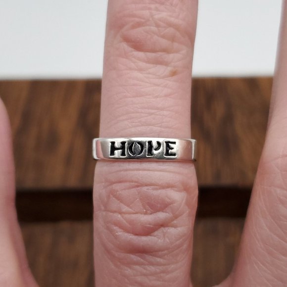 Jewelry - Size 5 925 Sterling Silver Simple Hope Word Ring